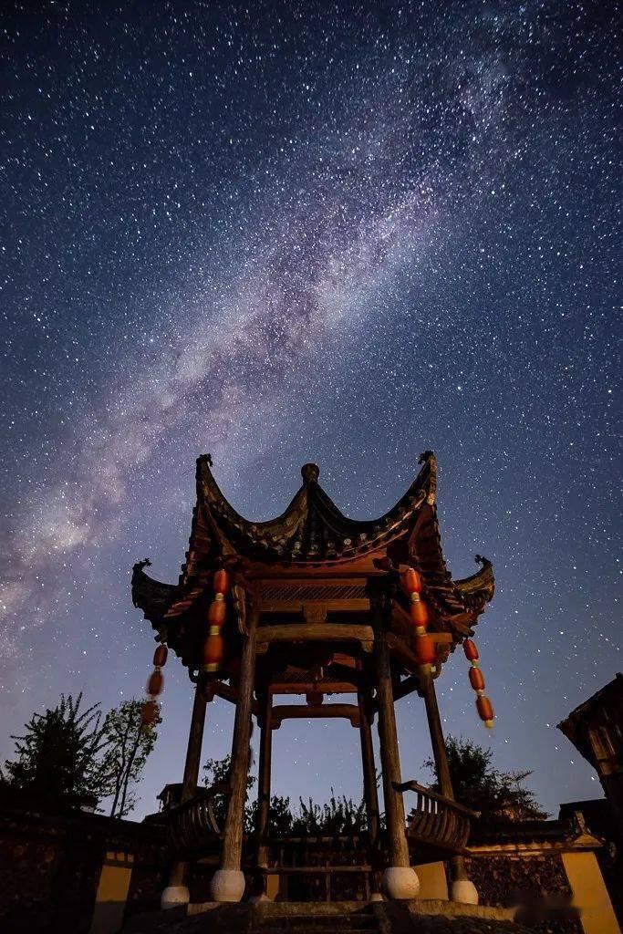 救援矮小的女孩